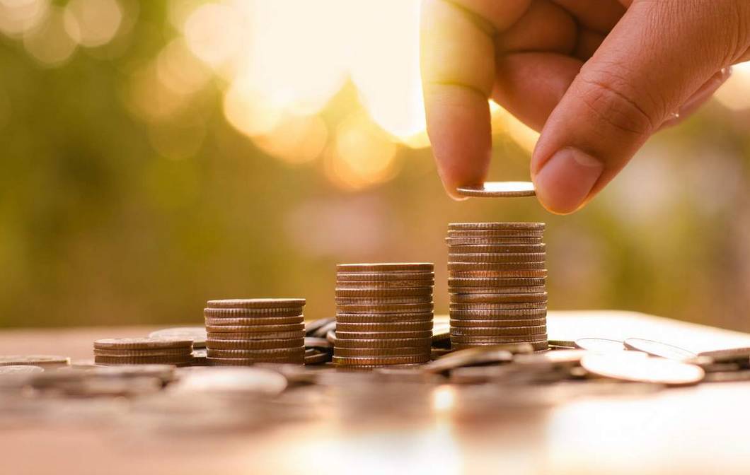 重仓新消费基金业绩亮眼年内最牛涨超65%